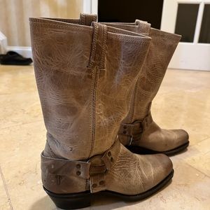 Women Frye boots size 9.5 New without tag